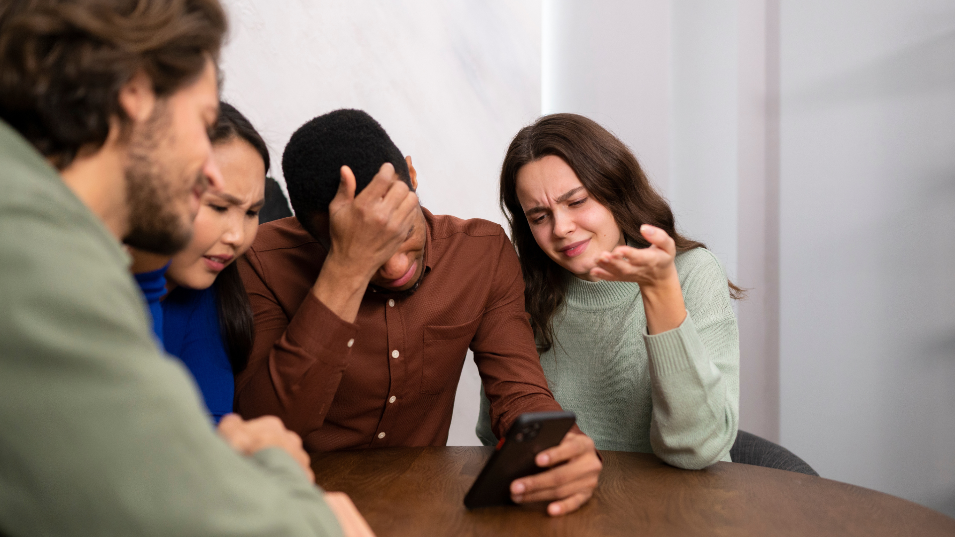 interação social com sinais de preconceito velado